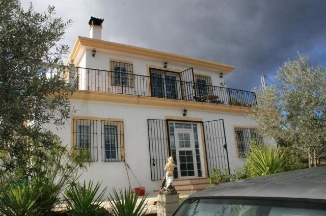Villa - A lovely finca located between..