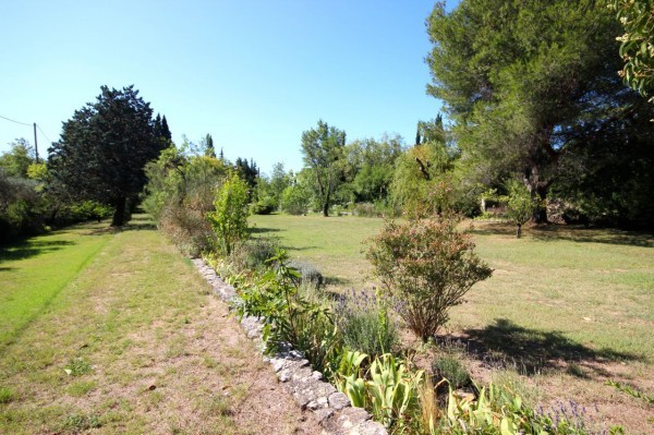 V09833 SOLD Building plot in pretty.. - 2