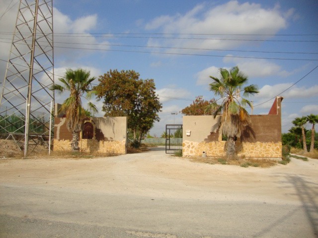 16,000 m2 plot with a horse course, a.. - 2