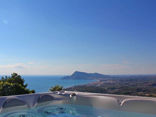 Luxury new 3 bedroom apartment for sale..