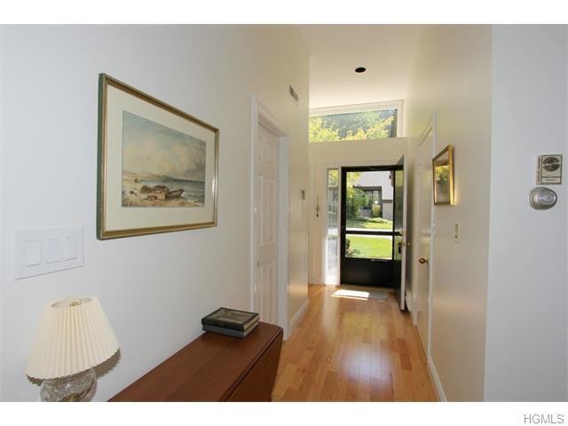 1 bedroom Condominium For Sale: Somers..