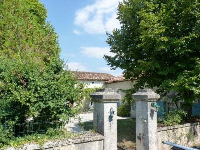 Beautiful setting, 3 bed stone house - 2