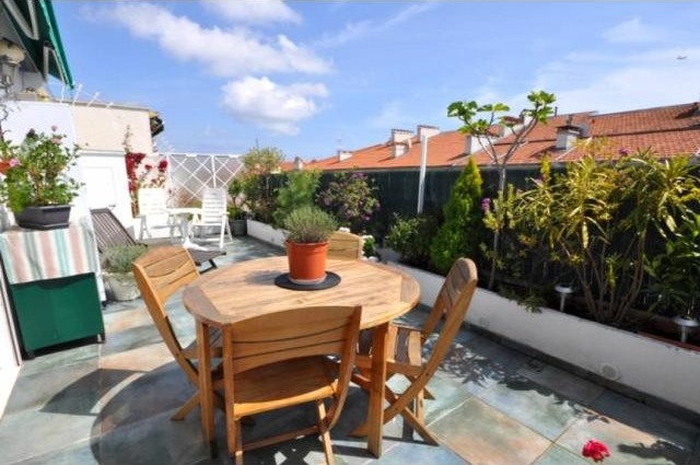 Luxurious two bed with garden terrace - 2