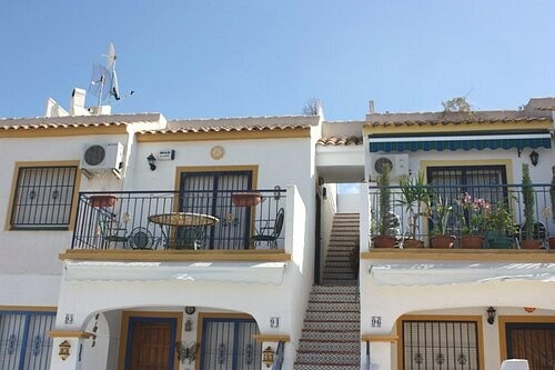 * TOP FLOOR APARTMENT WITH SOLARIUM