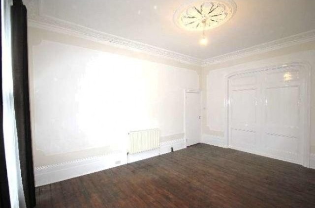 3 Bed Flat/Apartment To Let in London