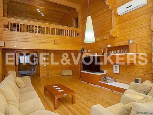 Wood Country style House in Barcelona.. - 2