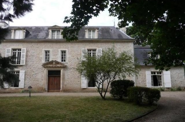 6 bedroom House For Sale: 86000 POITIERS - 2