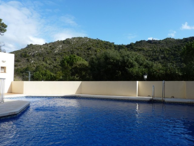 2 Bed Apartment for sale in Benahavis