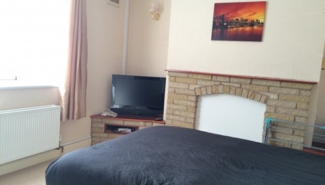 ROOM TO LET IN DAWLEY - ALL BILLS..