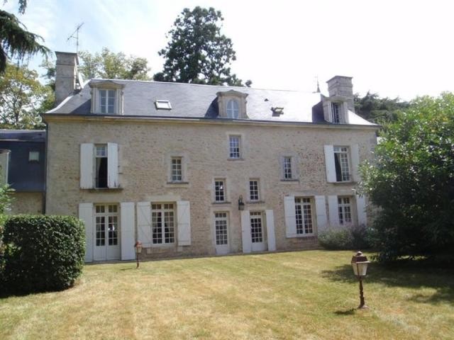 6 bedroom House For Sale: 86000 POITIERS - 2