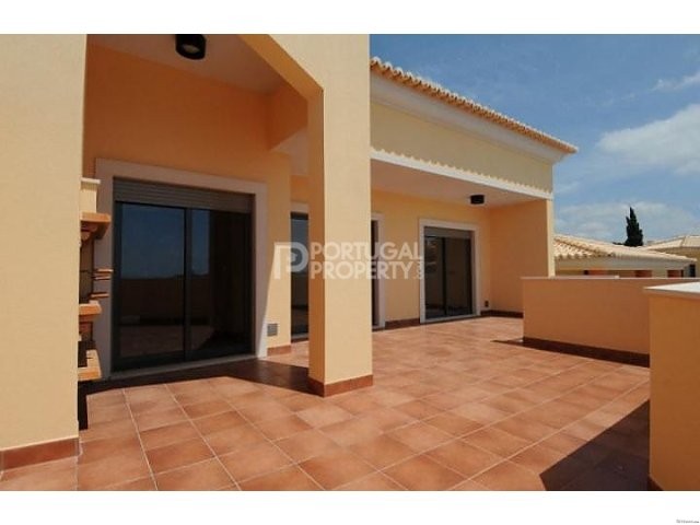 Penthouse Apartment, South Facing..