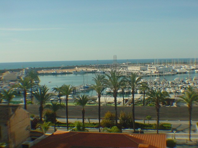TOP FLOOR 3 BEDROOM APARTMENT IN..