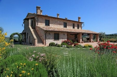 28 Room Property Just 3km From Todi