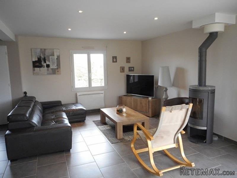 Well Renovated Single Story Villa With.. - 2