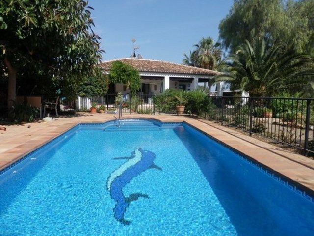 Villa for Sale in Almayate..
