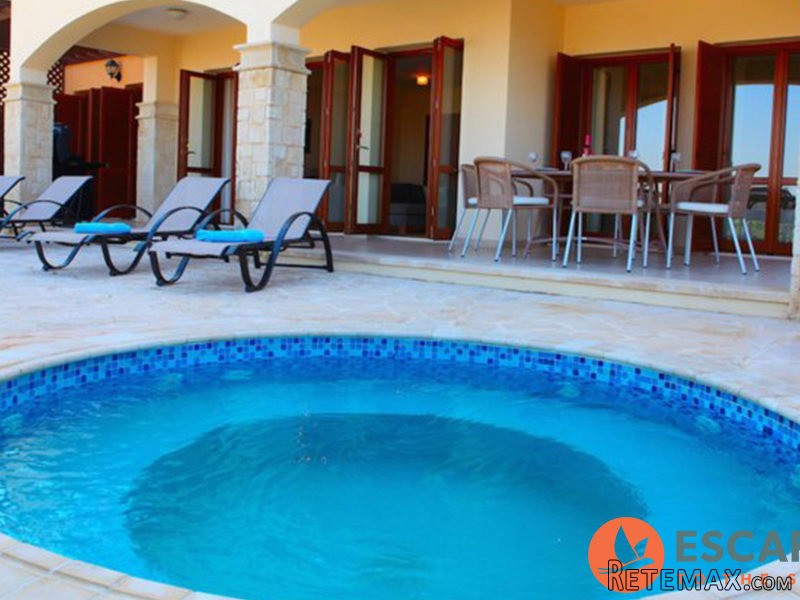 Luxury Apartment In Theseus Village - 2