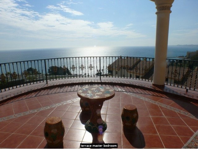 Villa for sale in Benalmadena Costa..