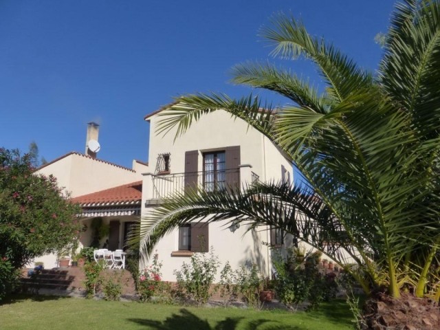 A Lovely Villa With Garden And Covered..