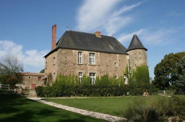 2 bedroom Castle For Sale: 85000 VENDEE