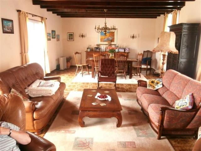 Detached restored farmhouse with pool. - 2