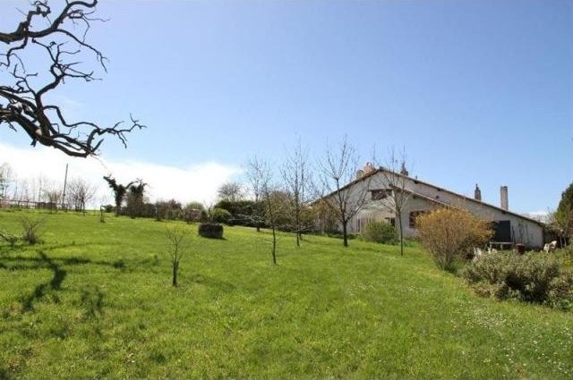 3 bedroom Country House For Sale: 86370..