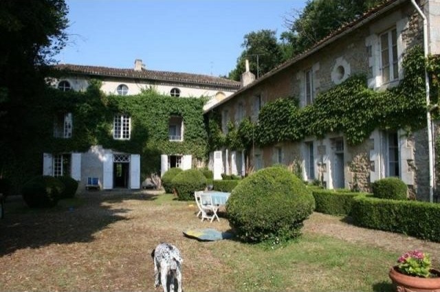 9 bedroom House For Sale: 86000 VIENNE