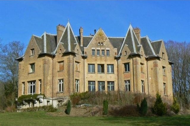 9 bedroom House For Sale: 02000 LAON - 2