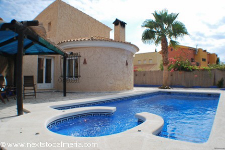 Independent 5 bedroom house with pool -..
