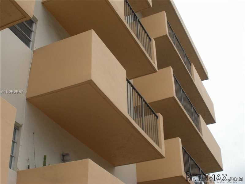 2 bedroom Flat For Sale: 1150 Collins.. - 2