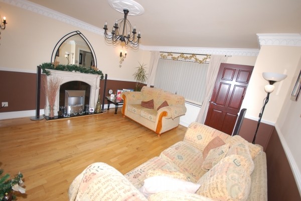 *** Beautifully Presented 3 Bedroom.. - 2