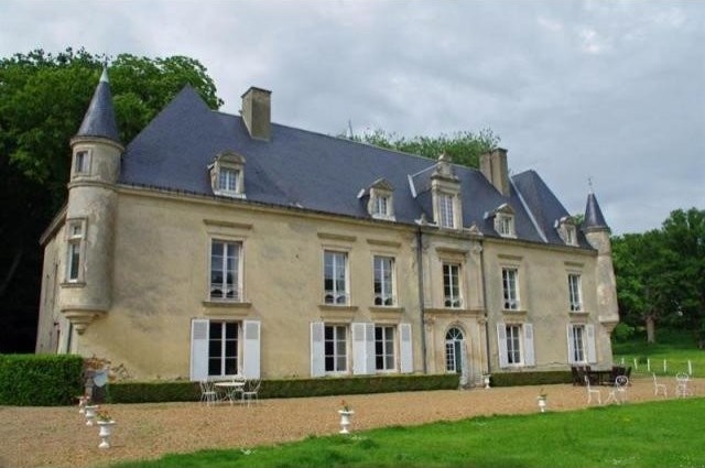12 bedroom Castle For Sale: 72260 LE.. - 2