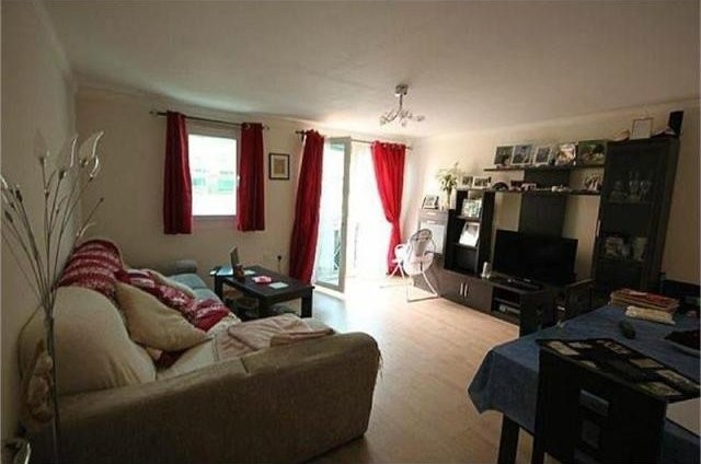 3 bedroom Apartment For Sale: South..