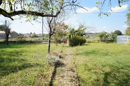 Country property to renovate with garden - 2