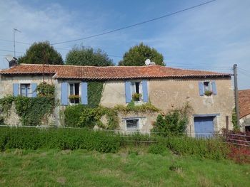 Old Farmhouse With Barn On 3,5acres Of..