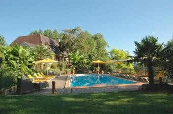 This 18 Acres Plot Comprises Of A 19th.. - 2