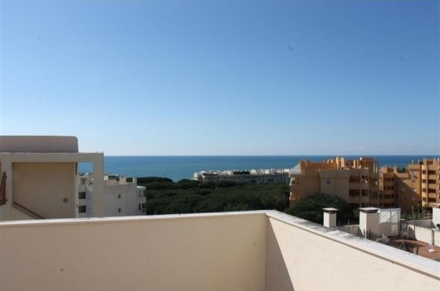 2 Bed Apartment for sale in Calahonda