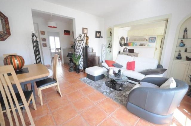 Luxurious two bed with garden terrace