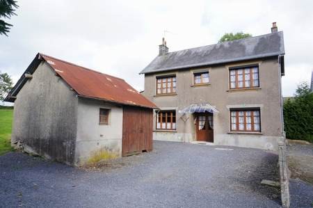 Nice House with Garage and Courtyard