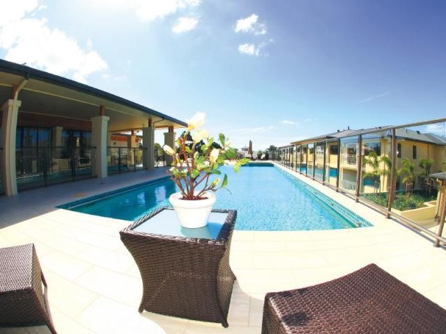 De Paul Manor Estate - Vibrant over.. - 2