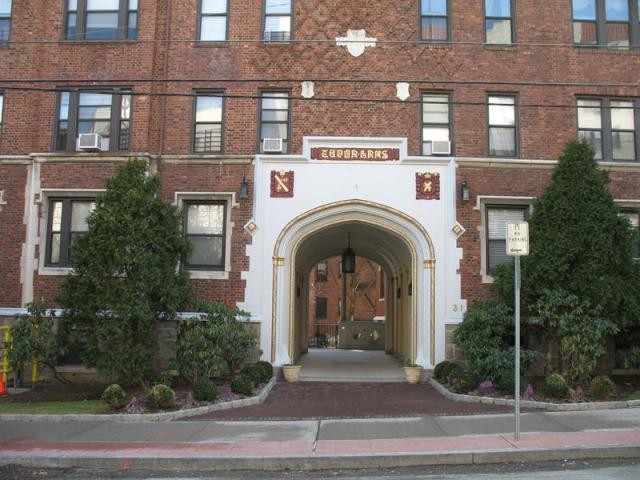 2 bedroom Co-op For Sale: Bronxville..