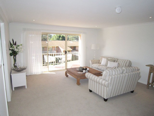 Light and lovely 1st floor unit new to..