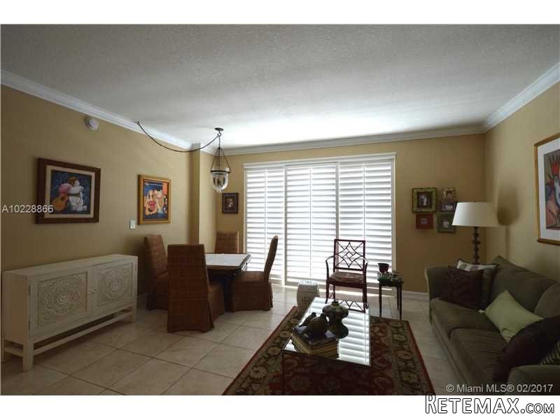 2 bedroom Flat For Sale: 7270 SW 88th.. - 2