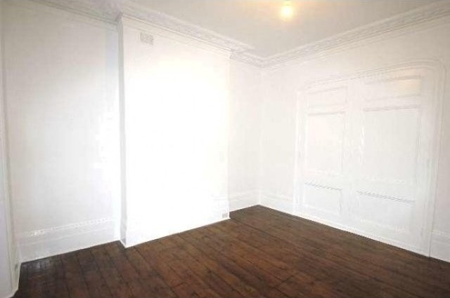 3 Bed Flat/Apartment To Let in London