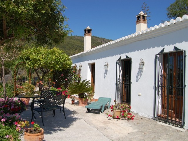 A 3 Bedroom Villa Renovated to an..