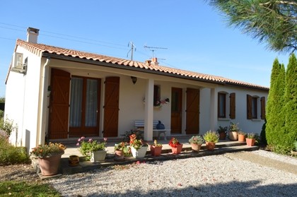 3-bed Ruffec bungalow in great condition