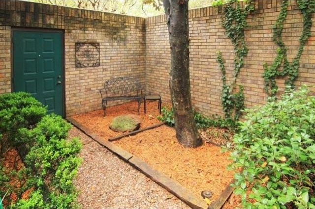 3 bedroom Apartment For Sale: 17 Town..