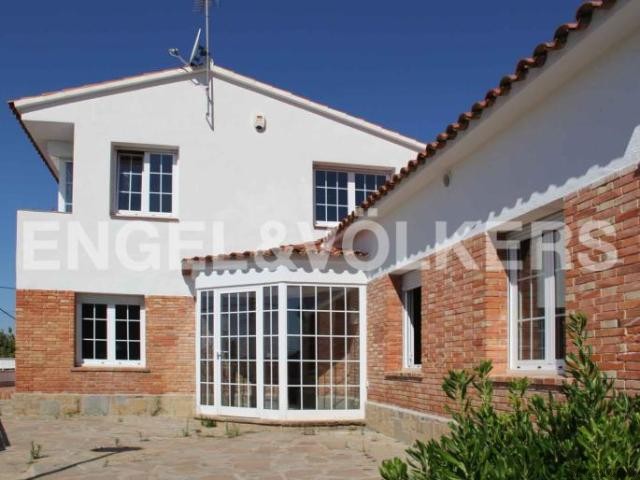 House with sea views. Premia de Dalt - 2