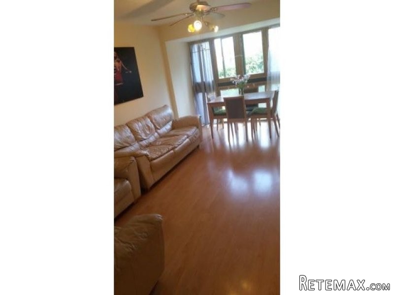 FOR SALE : One bedroom first floor Flat