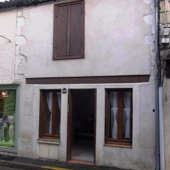 DORDOGNE local commercial et appartemen..