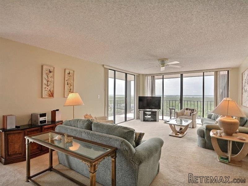 2 bedroom Flat For Sale: 5047 N Highway..